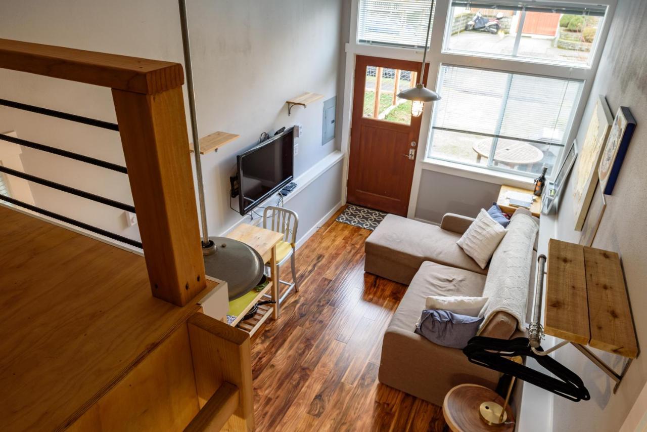 Tiny House By Kabino Mini Modern Tiny Home Heart Of Green Lake Pet Friendly Wifi Loft Up Ladder Plus Sleeper Sofa Seattle Exterior foto